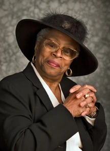 Headshot of Viola Curry.